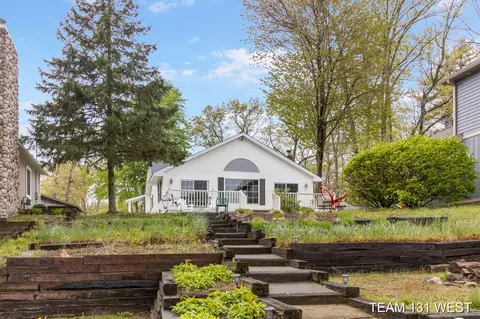 9630 Peninsula Dr, Grant, MI 49327