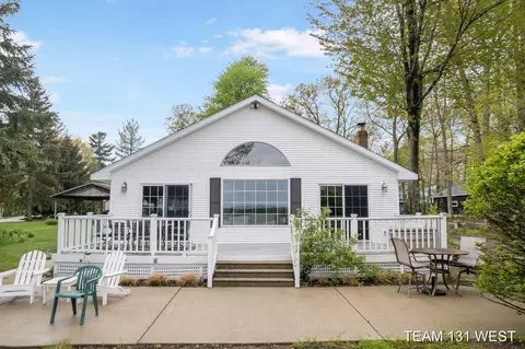 9630 Peninsula Dr, Grant, MI 49327 photo 2