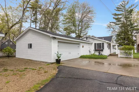 9630 Peninsula Dr, Grant, MI 49327 photo 4