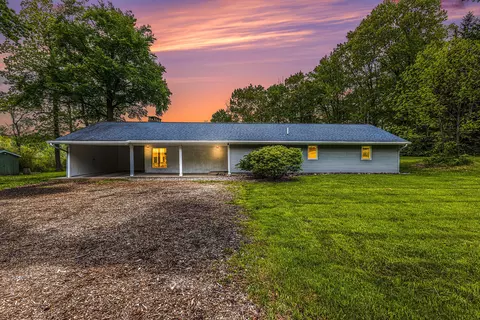 9035 Lincoln Lake Rd NE, Greenville, MI 48838