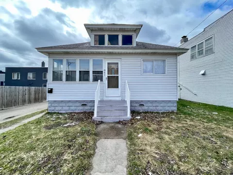 861 W Laketon Ave, Muskegon, MI 49441