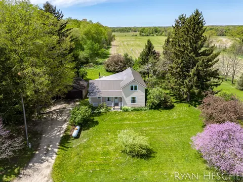 7572 Collins Rd, Fenwick, MI 48834
