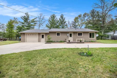 8553 S Bradby St, Idlewild, MI 49642