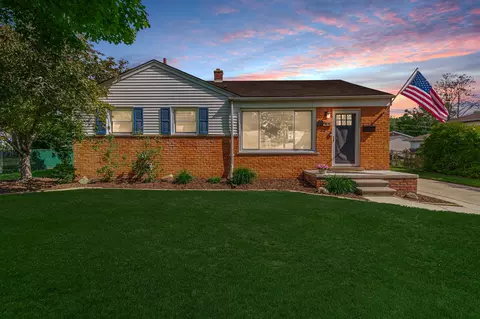 36722 Richland St, Livonia, MI 48150