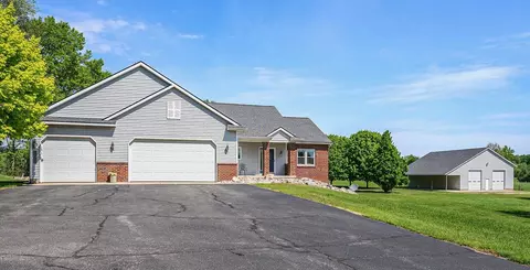 13621 Maple Valley Dr, Coopersville, MI 49404