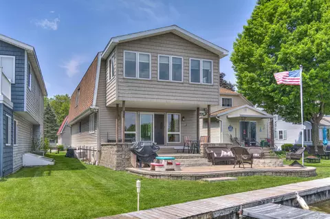 515 S Lakeside Dr, Michigan Center, MI 49254