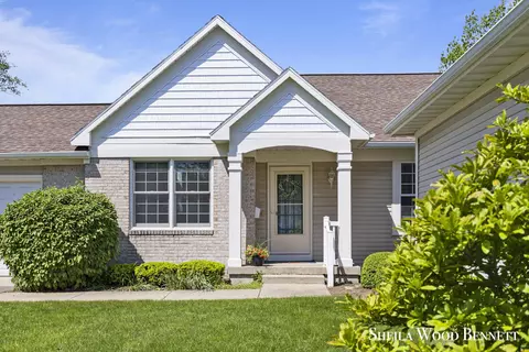 65 Pond Ridge Dr NE, Grand Rapids, MI 49546