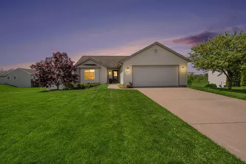 1617 Sunny Glen Dr SE, Caledonia, MI 49316