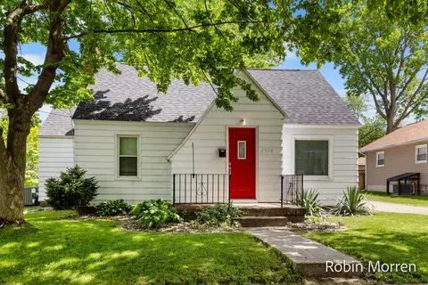 2526 Forest Grove Ave SW, Wyoming, MI 49519