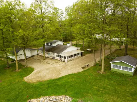 Exterior - 7430 Frank Rd, Reading, MI 49274 photo 3 of 41