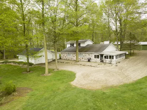 Exterior - 7430 Frank Rd, Reading, MI 49274 photo 7 of 41