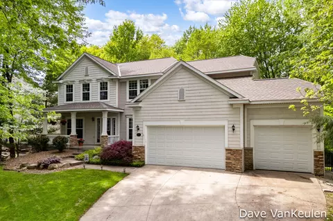 18069 Hammond Bay Dr, Spring Lake, MI 49456
