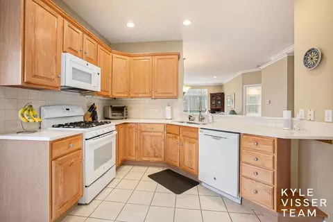 1133 Dogwood Meadows Dr SE, Ada, MI 49301 photo 4