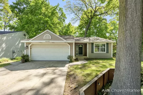 4446 Summertime Ct SE, Kentwood, MI 49508