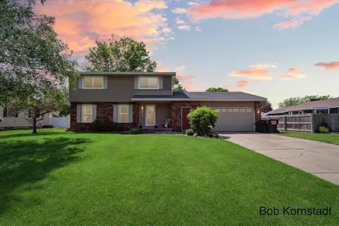 7461 N Garden Ct, Jenison, MI 49428