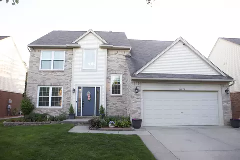 38279 Brook Dr, Sterling Heights, MI 48312