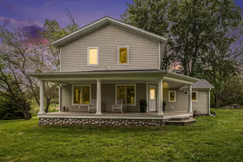 13562 Holden Rd, Buchanan, MI 49107
