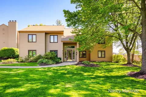 300 Farington Blvd #60, Holland, MI 49423