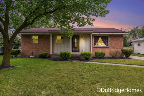 2816 Hollis Dr NE, Grand Rapids, MI 49505