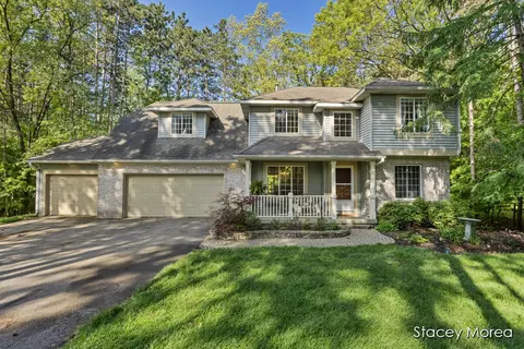 2982 Sir Charles Dr NE, Rockford, MI 49341