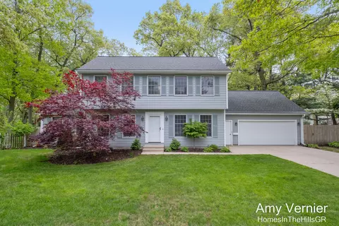 253 W Lancaster Dr, North Muskegon, MI 49445