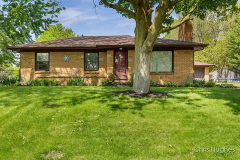 7455 Walnut Ave, Jenison, MI 49428