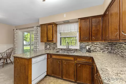 7455 Walnut Ave, Jenison, MI 49428 photo 6