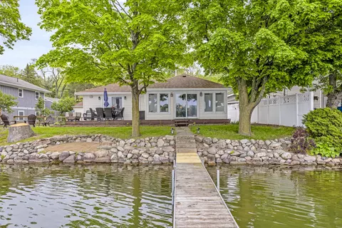 600 Round Lake Dr, Michigan Center, MI 49254