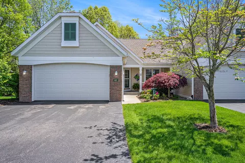 481 Timber Lk E, Holland, MI 49424