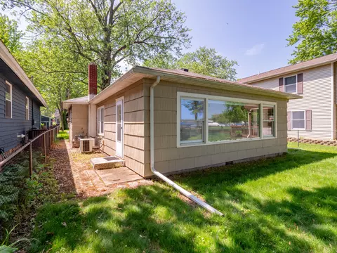 9007 Nouggles St, Portage, MI 49002