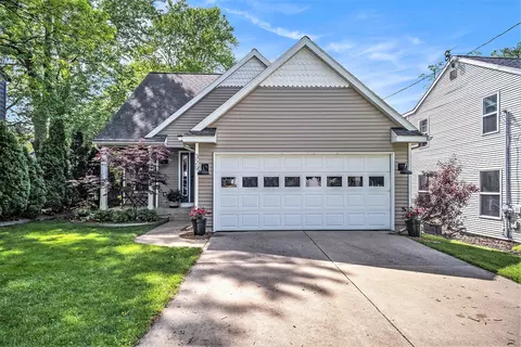329 Lawndale Ave NE, Grand Rapids, MI 49503