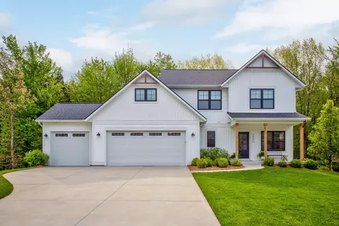 2992 Fransworth Dr, Holland, MI 49424