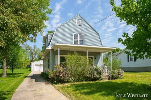 218 W Main St SE, Caledonia, MI 49316