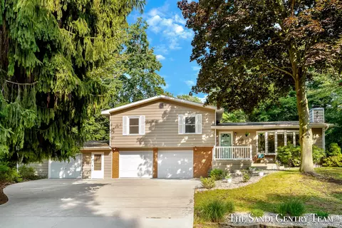 14738 178th Ave, Grand Haven, MI 49417