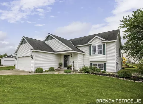 5460 Fall Meadow Ct, Zeeland, MI 49464