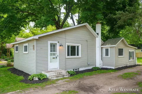 32 Abbie St SE, Wyoming, MI 49548