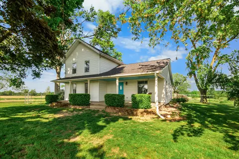 8250 Oneida Rd, Grand Ledge, MI 48837