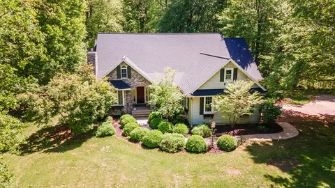 1471 Meadow Ln, Hillsdale, MI 49242