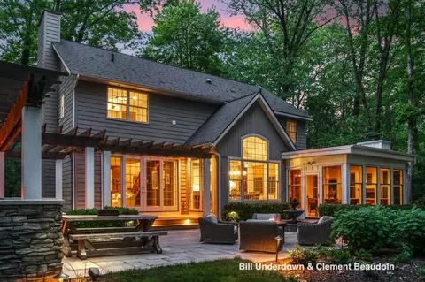 6282 Chippewa Ave, Saugatuck, MI 49453