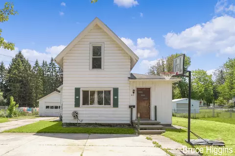 812 E Madison St, Hastings, MI 49058