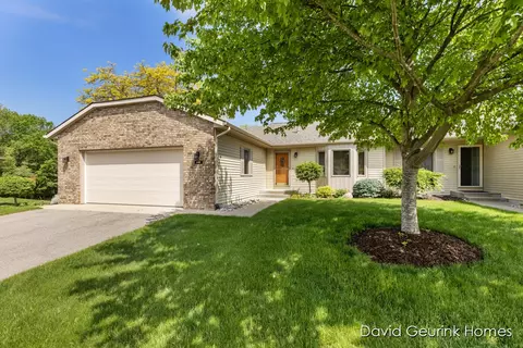 6163 Pebble Dr, Allendale, MI 49401