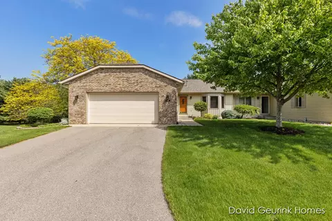 6163 Pebble Dr, Allendale, MI 49401 photo 2