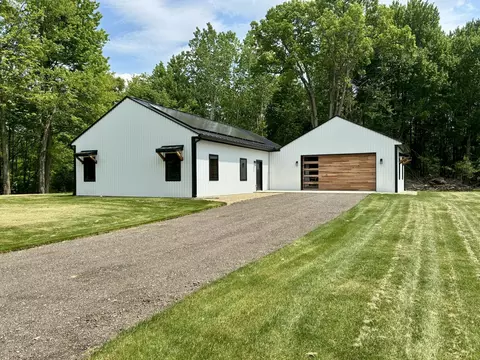 68459 Lane Rd, Edwardsburg, MI 49112