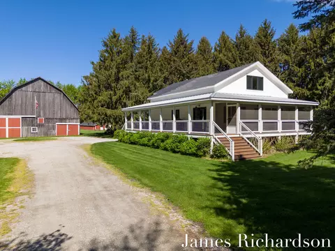 7113 128th Ave, Holland, MI 49424