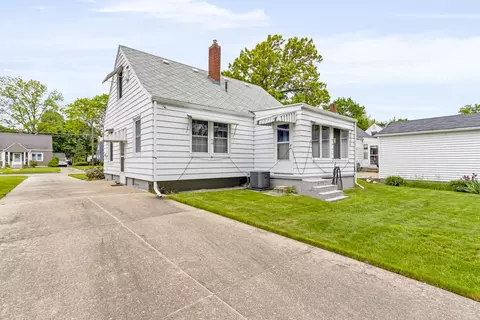1033 S Bowen St, Jackson, MI 49203 photo 3