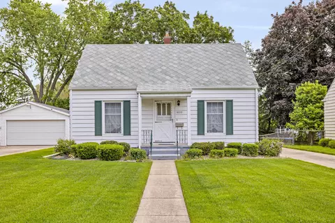 1033 S Bowen St, Jackson, MI 49203