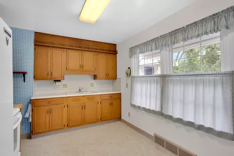 1033 S Bowen St, Jackson, MI 49203 photo 13