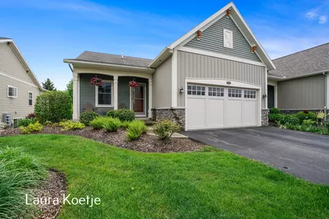 898 Center Park Dr, Byron Center, MI 49315