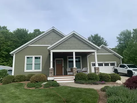 17540 Williams Ave, Spring Lake, MI 49456