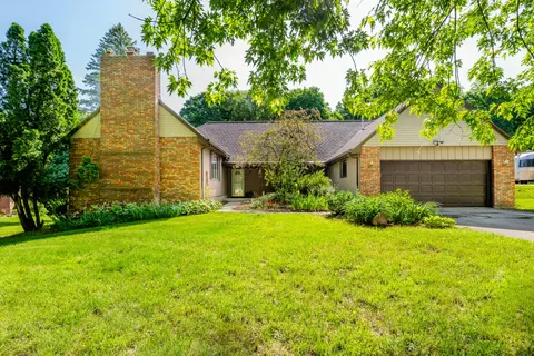 10867 Ridgewood Trl, Berrien Springs, MI 49103